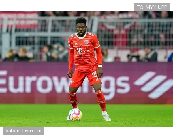 戴维斯边路稳健发挥，助球队逆转战局